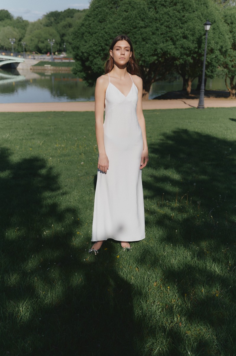 Dress with ties on the back milky